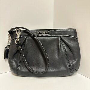 24. Coach Smooth Leather Large Wrislet, Black, EUC